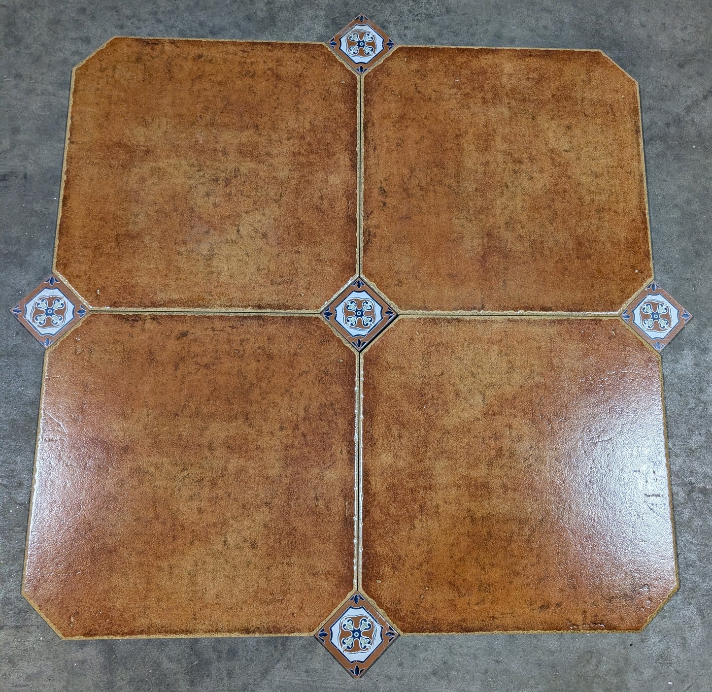 Santa Cruz Red 18X18 Octagon